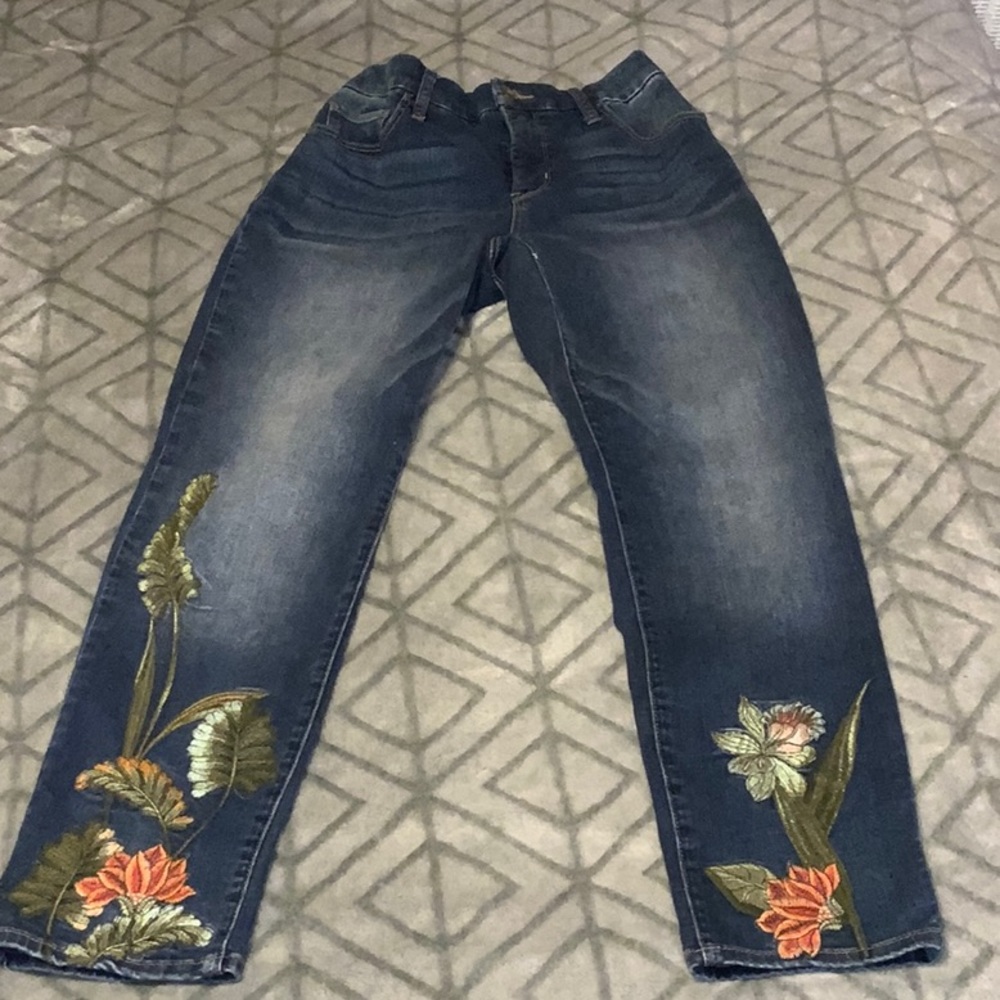 Chico’s floral embroidered so slimming girlfriend ankle jeans